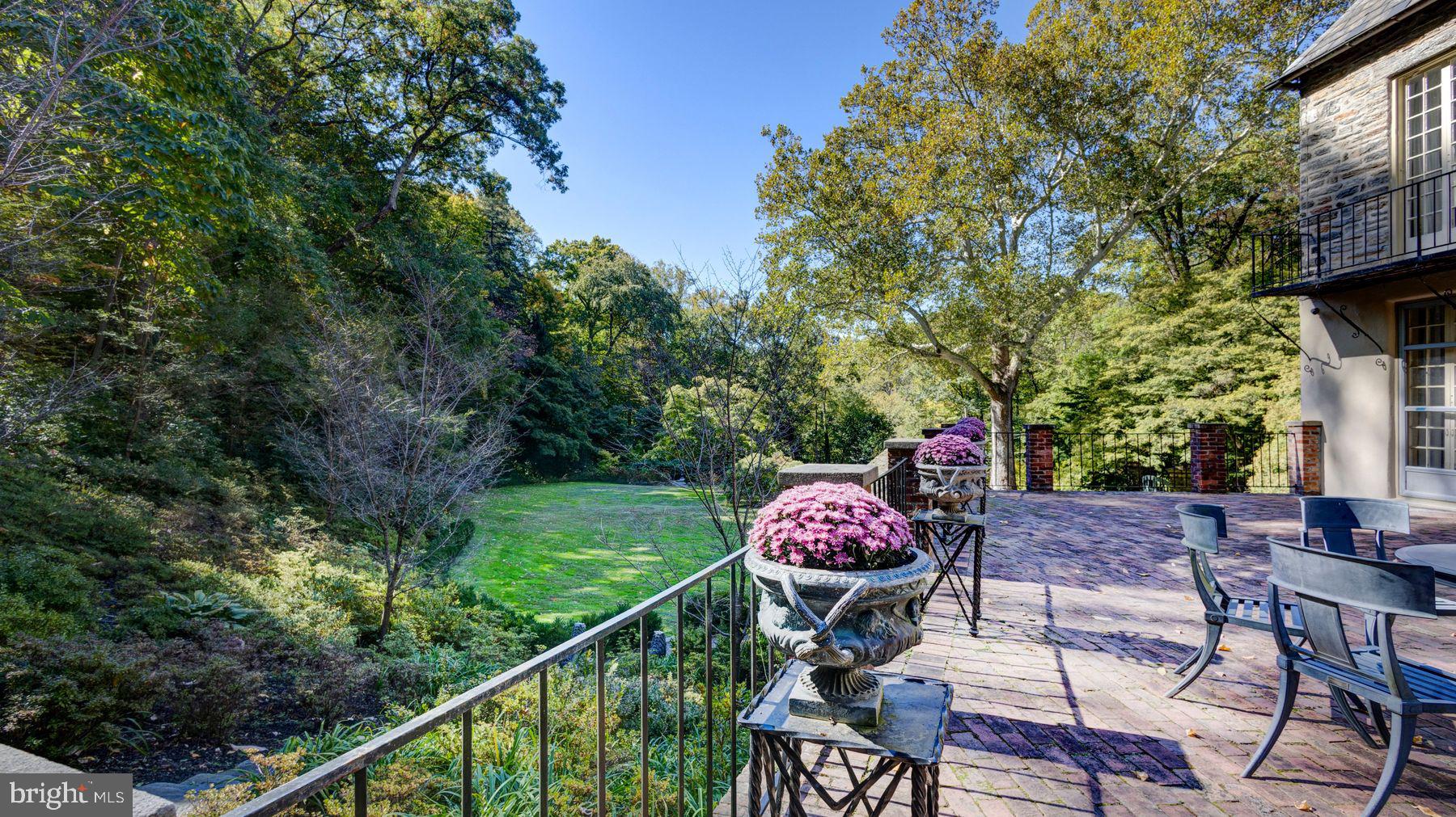 CHESTNUT HILL - Residential