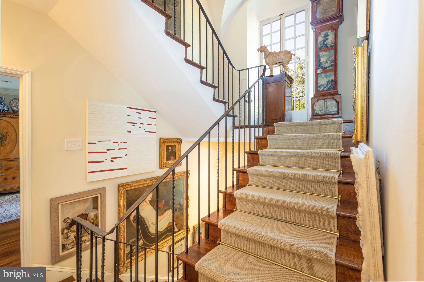 CHESTNUT HILL - Residential