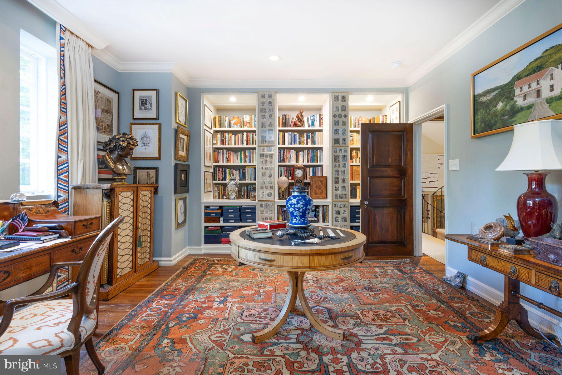 CHESTNUT HILL - Residential