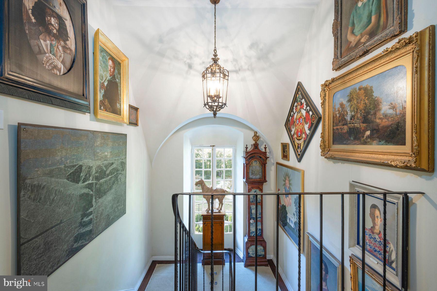 CHESTNUT HILL - Residential