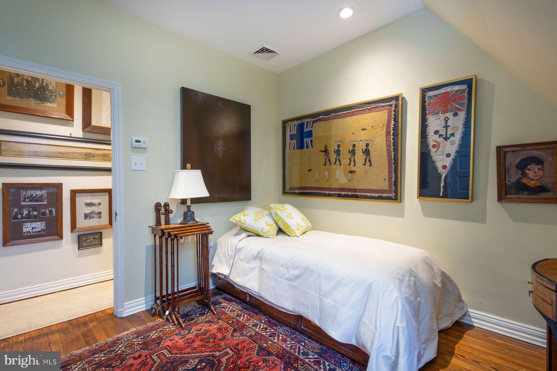 CHESTNUT HILL - Residential