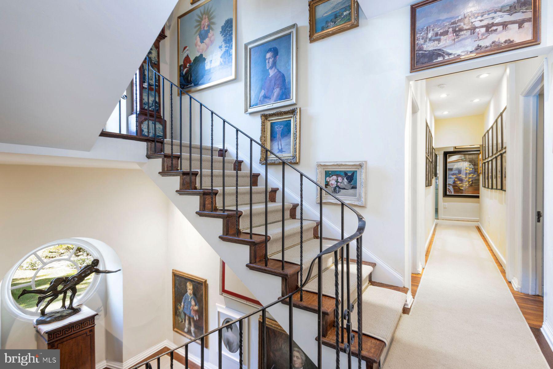 CHESTNUT HILL - Residential