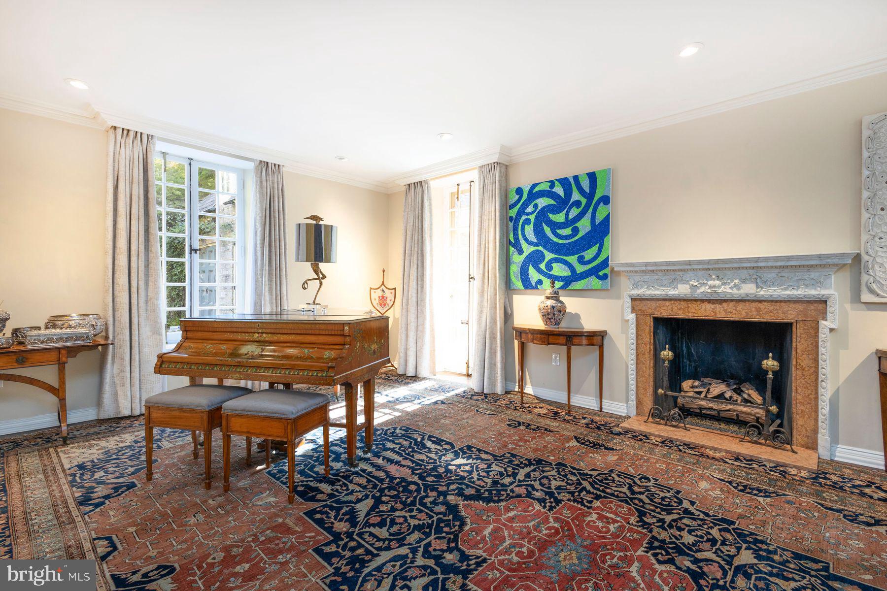 CHESTNUT HILL - Residential