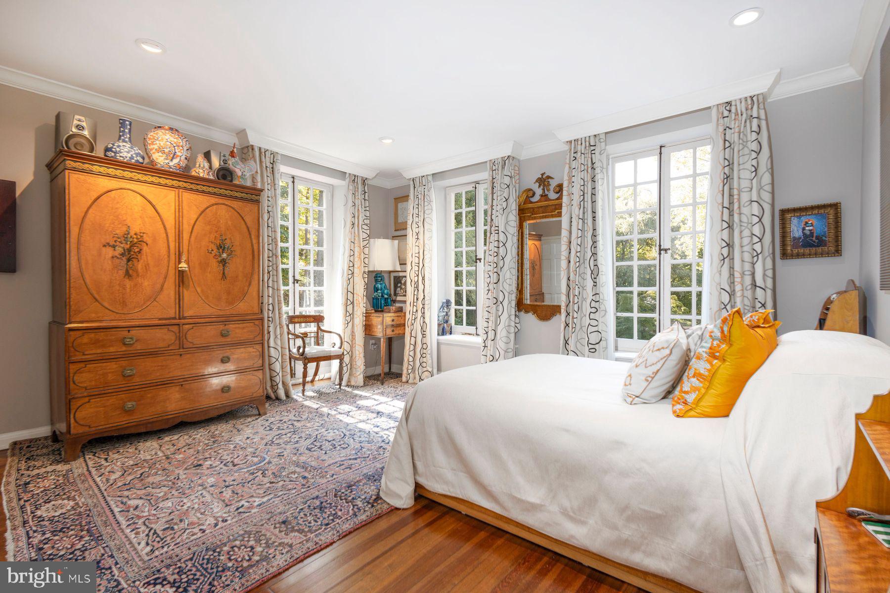 CHESTNUT HILL - Residential