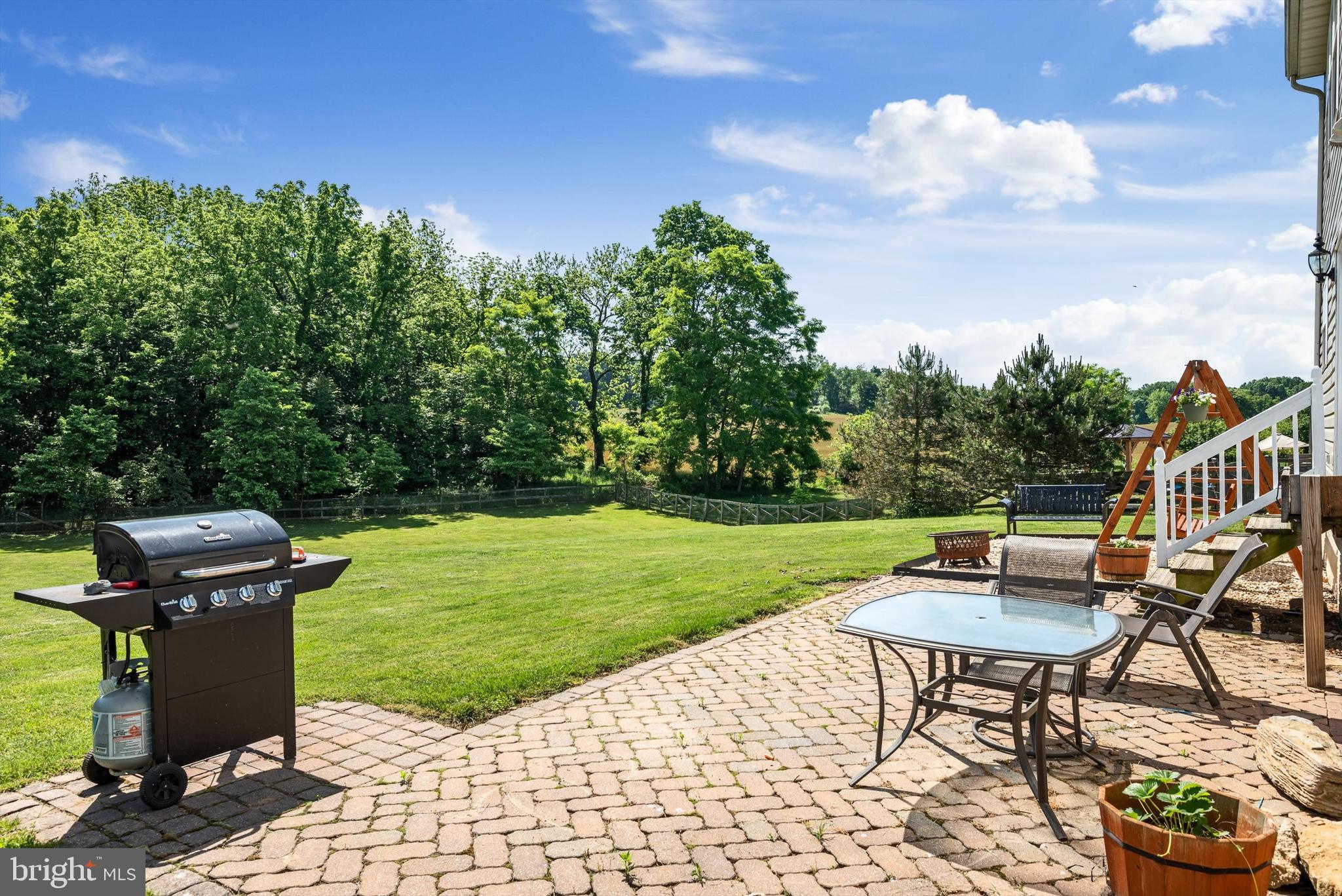 APPLE KNOLLS ESTATES - Residential