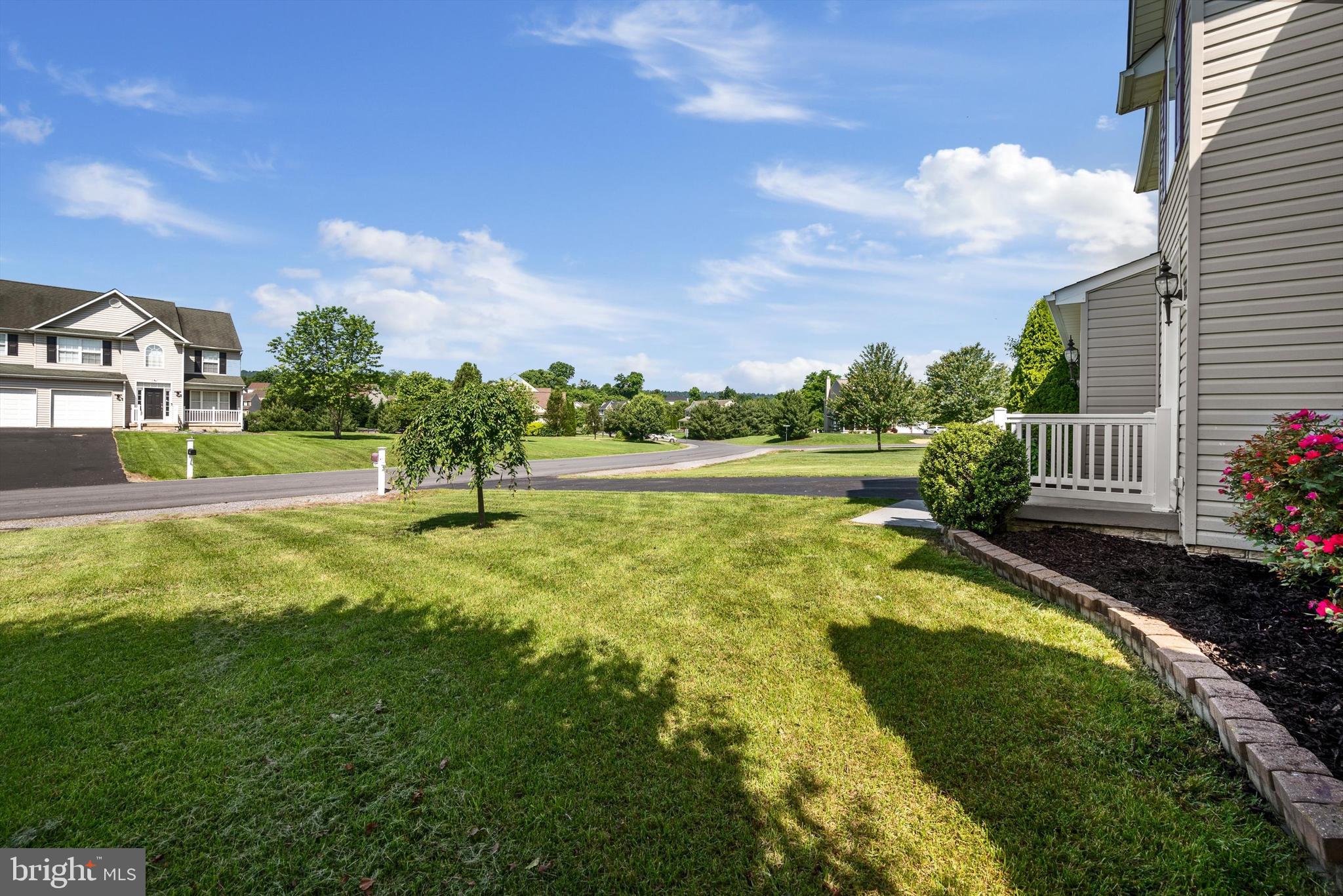 APPLE KNOLLS ESTATES - Residential