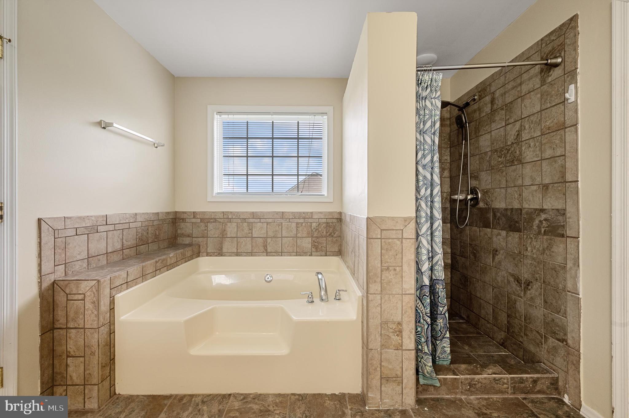 APPLE KNOLLS ESTATES - Residential