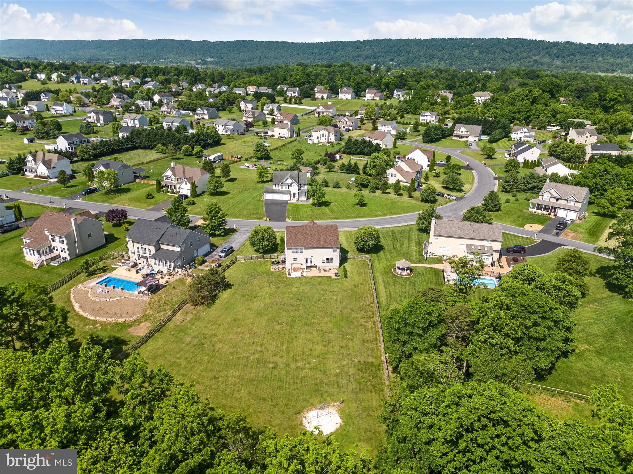 APPLE KNOLLS ESTATES - Residential