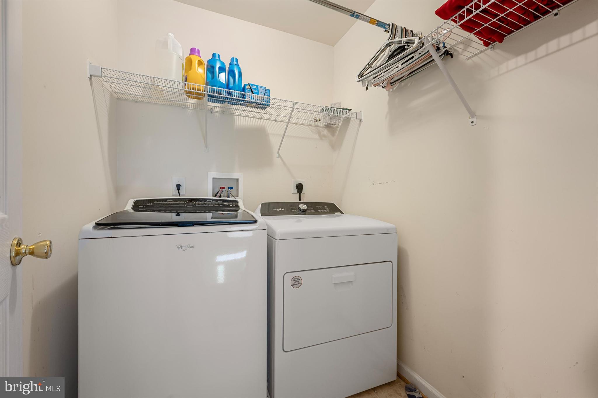 APPLE KNOLLS ESTATES - Residential