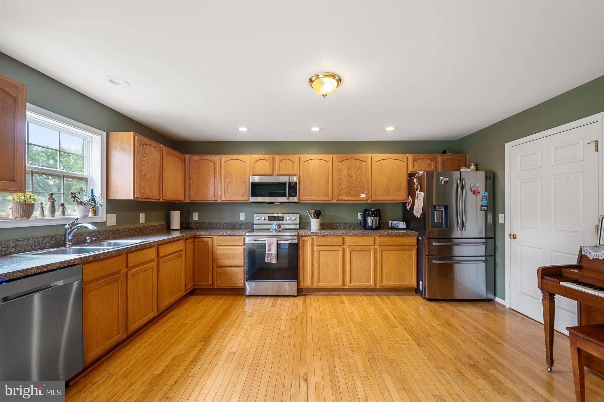 APPLE KNOLLS ESTATES - Residential