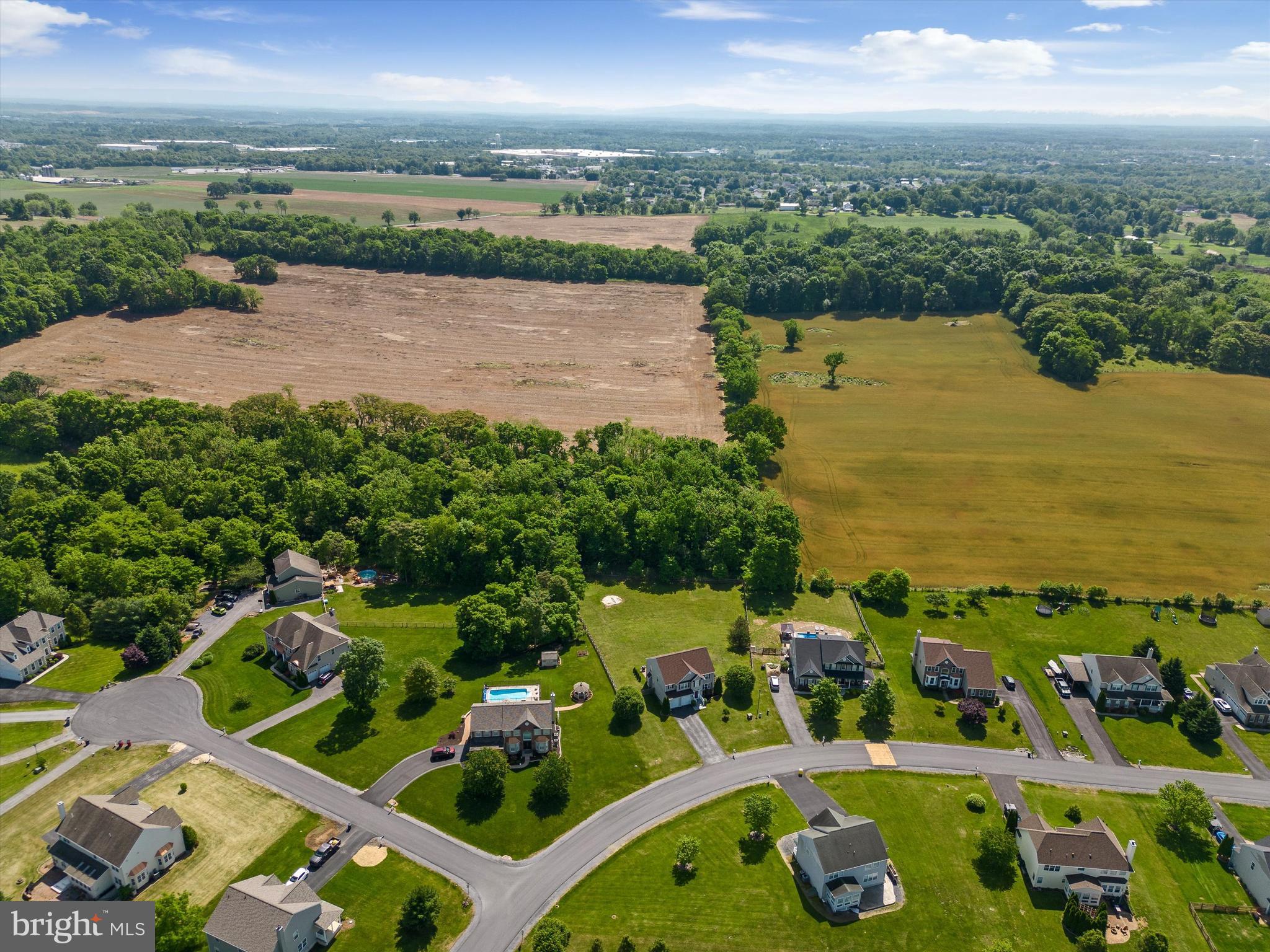 APPLE KNOLLS ESTATES - Residential