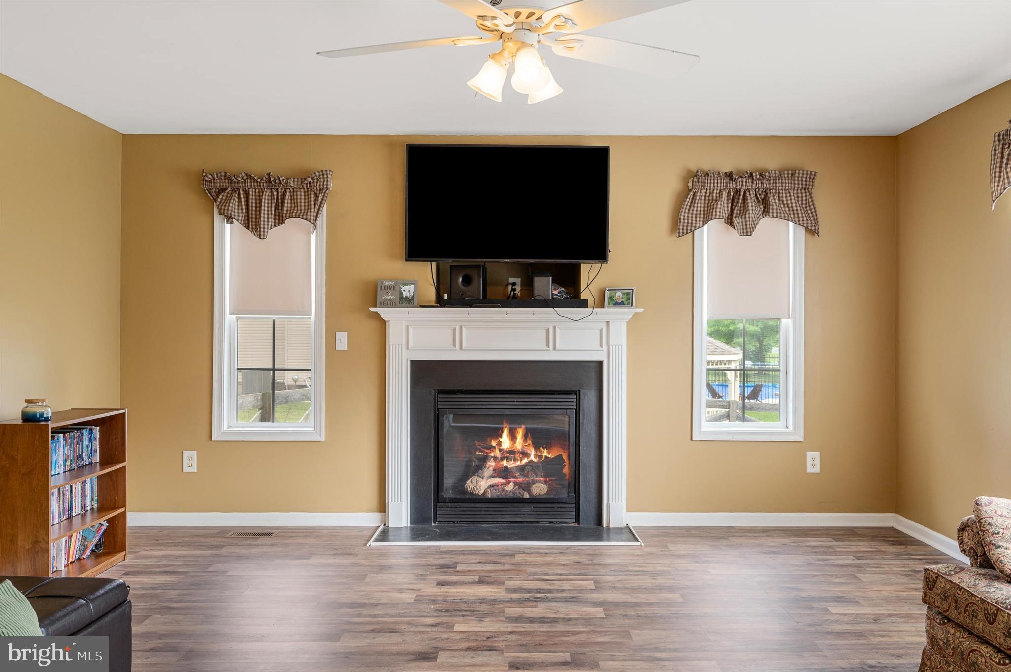 APPLE KNOLLS ESTATES - Residential