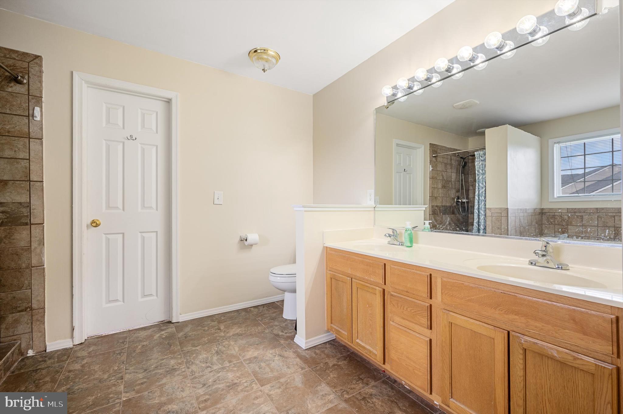 APPLE KNOLLS ESTATES - Residential