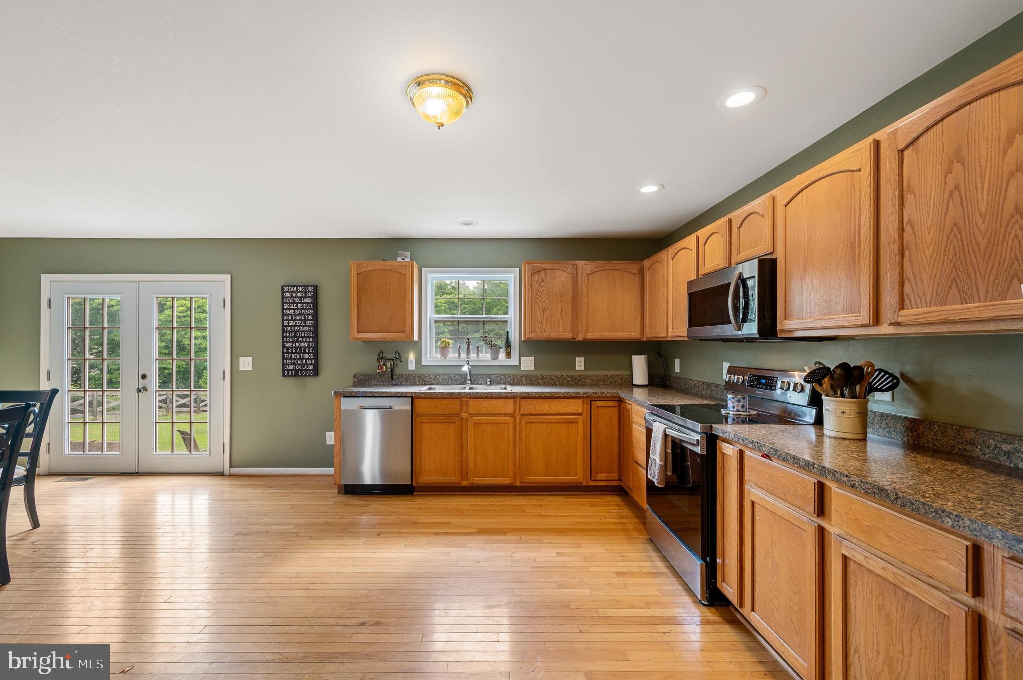 APPLE KNOLLS ESTATES - Residential