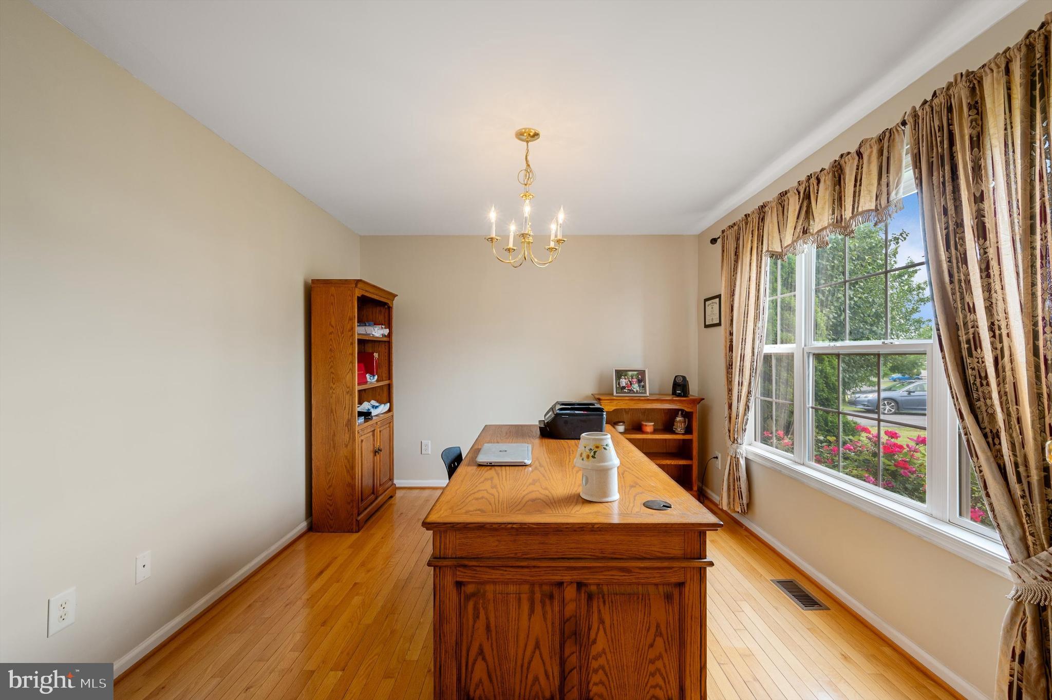 APPLE KNOLLS ESTATES - Residential