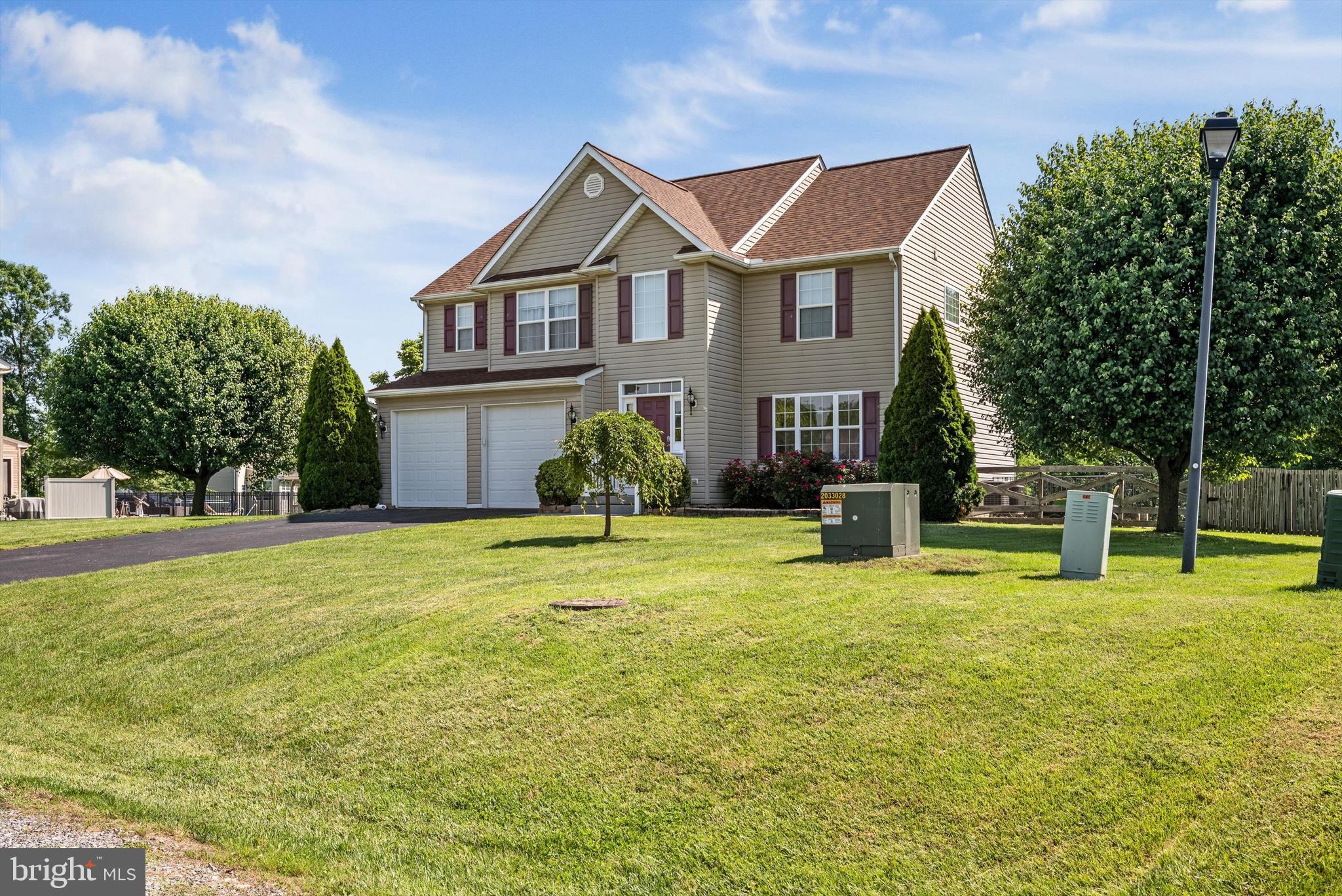 APPLE KNOLLS ESTATES - Residential