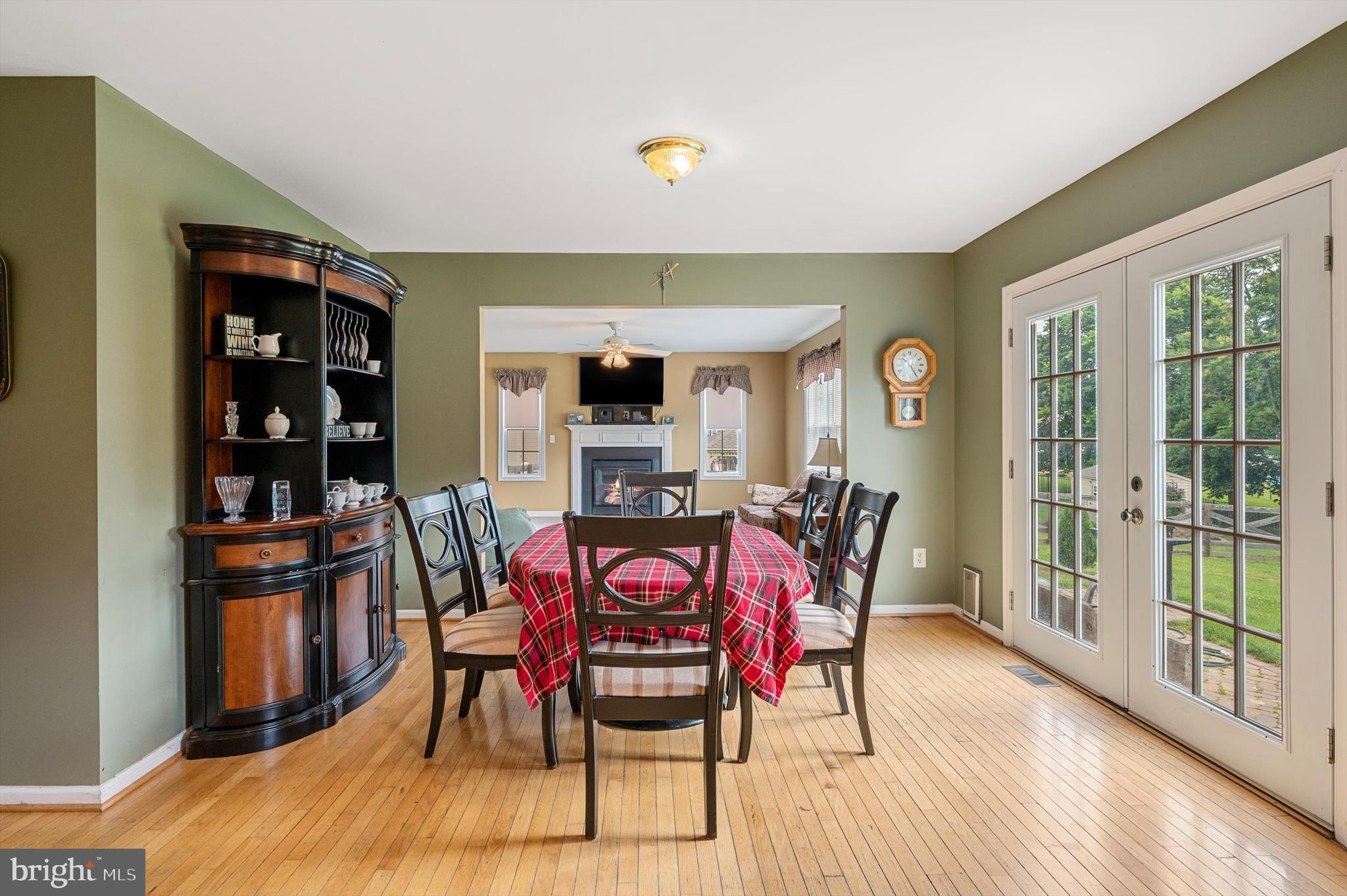 APPLE KNOLLS ESTATES - Residential