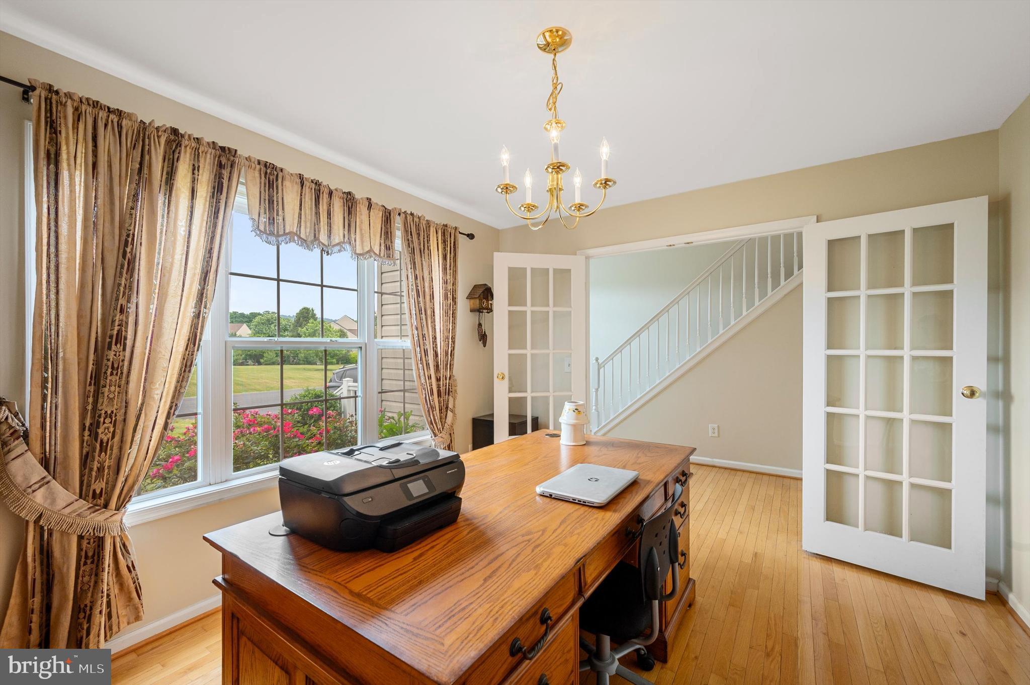 APPLE KNOLLS ESTATES - Residential