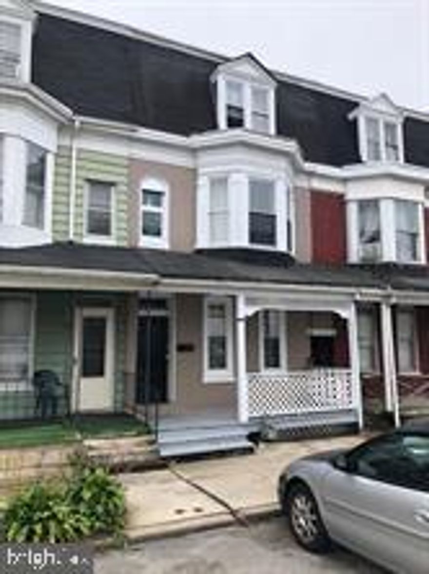 Investor Opportunity! Here is your chance to turn this property into home you like. The possibilities are endless. Have you thought of starting your rental portfolio? This 5 bed /1 bath home is walking distance to public transportation and convenient stores.
