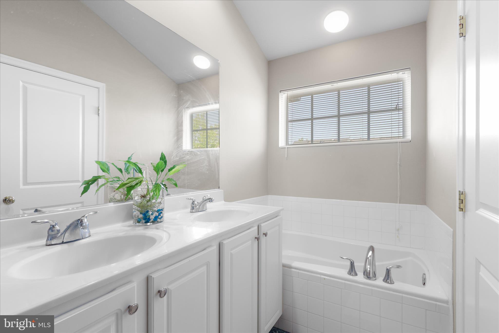 VICTORY LAKES - Residential