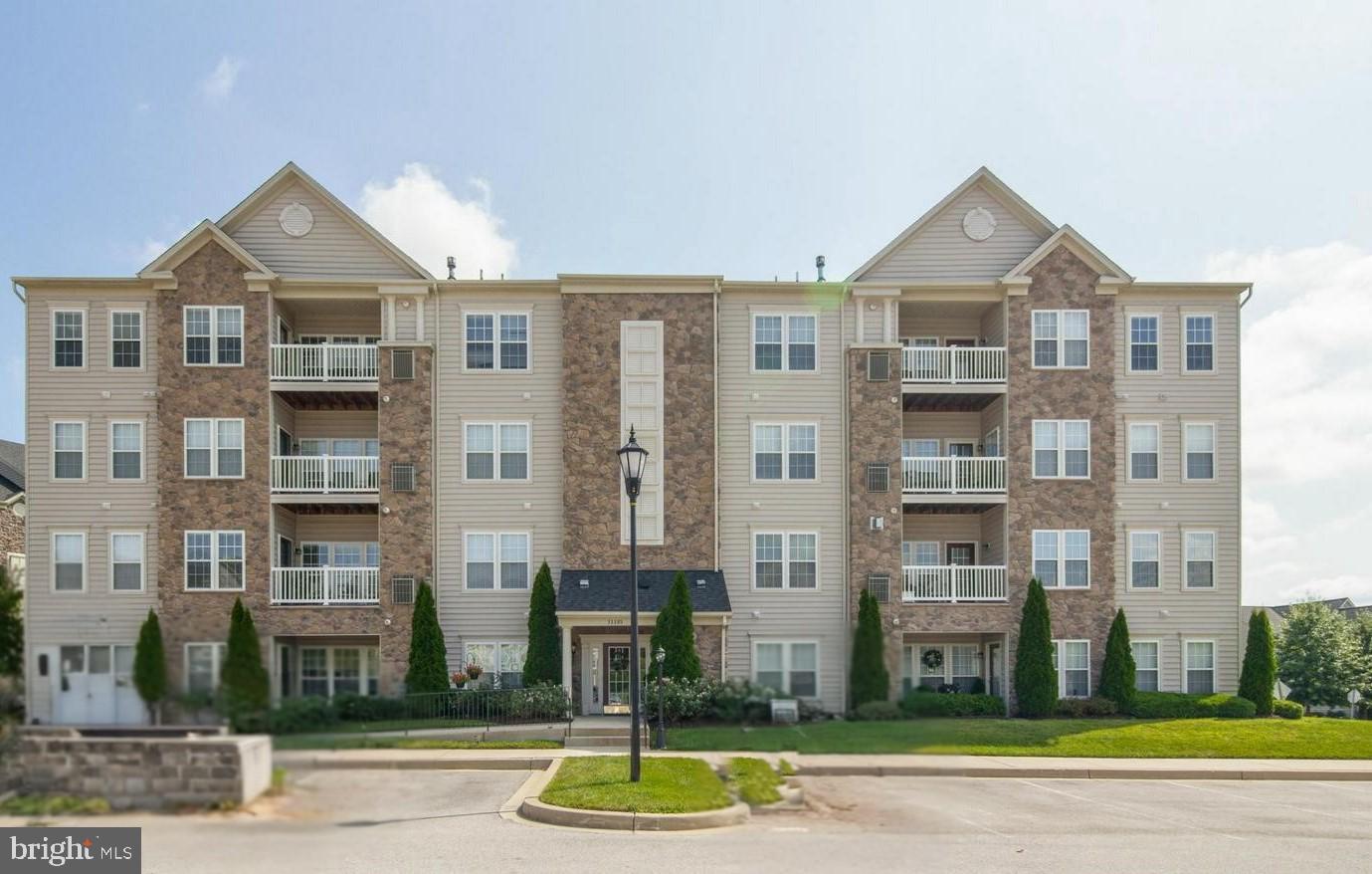 COURTYARDS AT WAVERLY WOODS - Residential