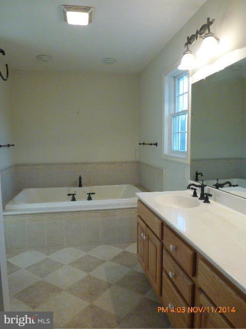 TWIN LAKES EAST - Residential