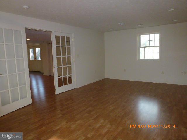 TWIN LAKES EAST - Residential