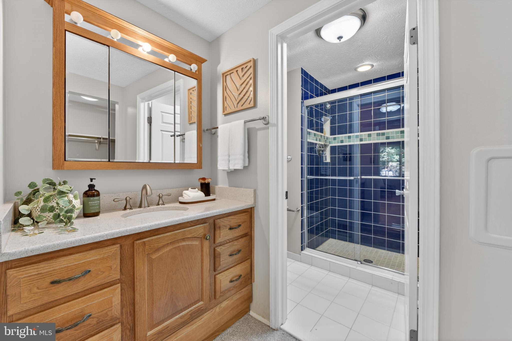 LOCKMEADE - Residential