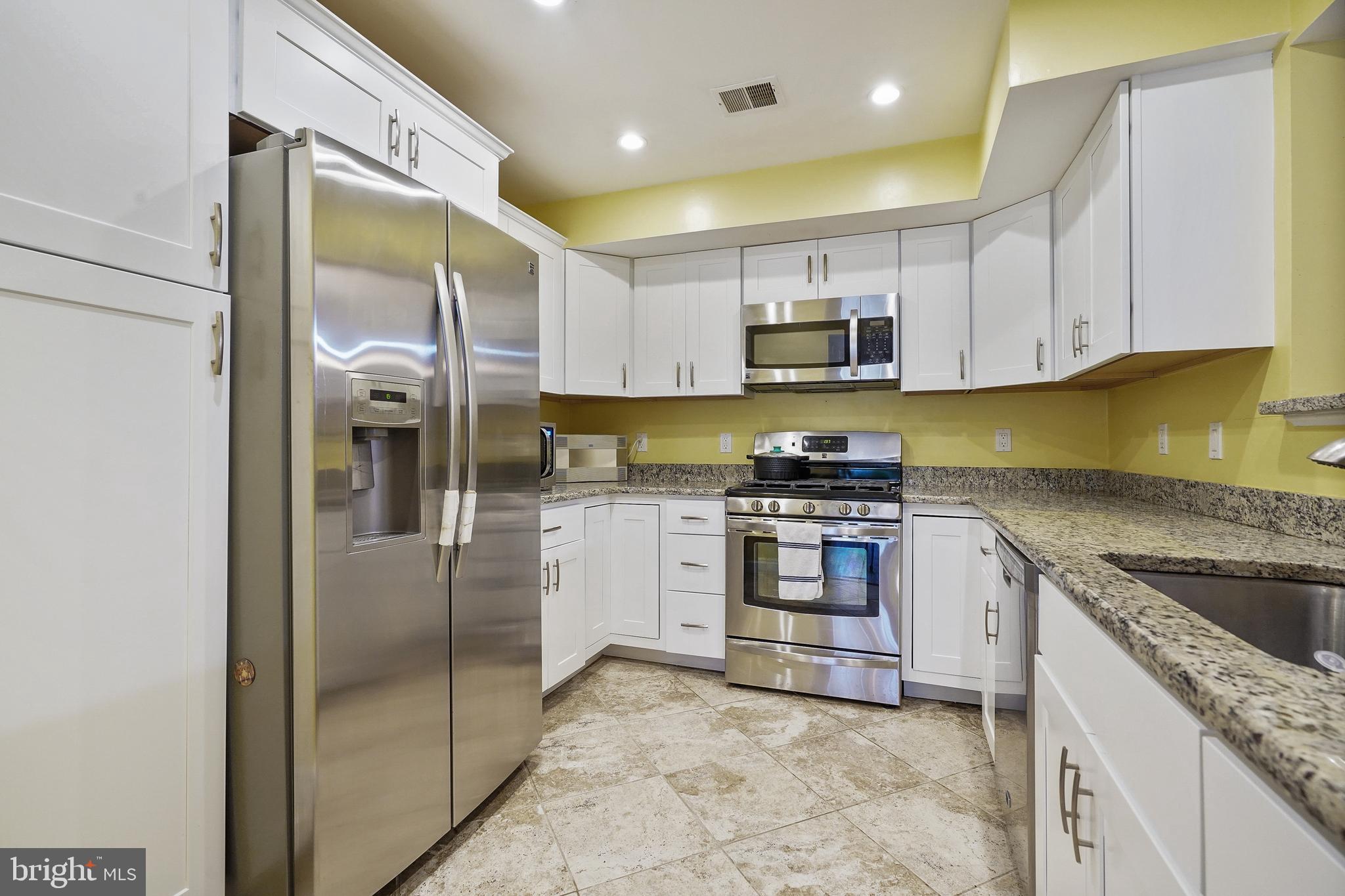 FAIRFIELD HOUSE - Residential