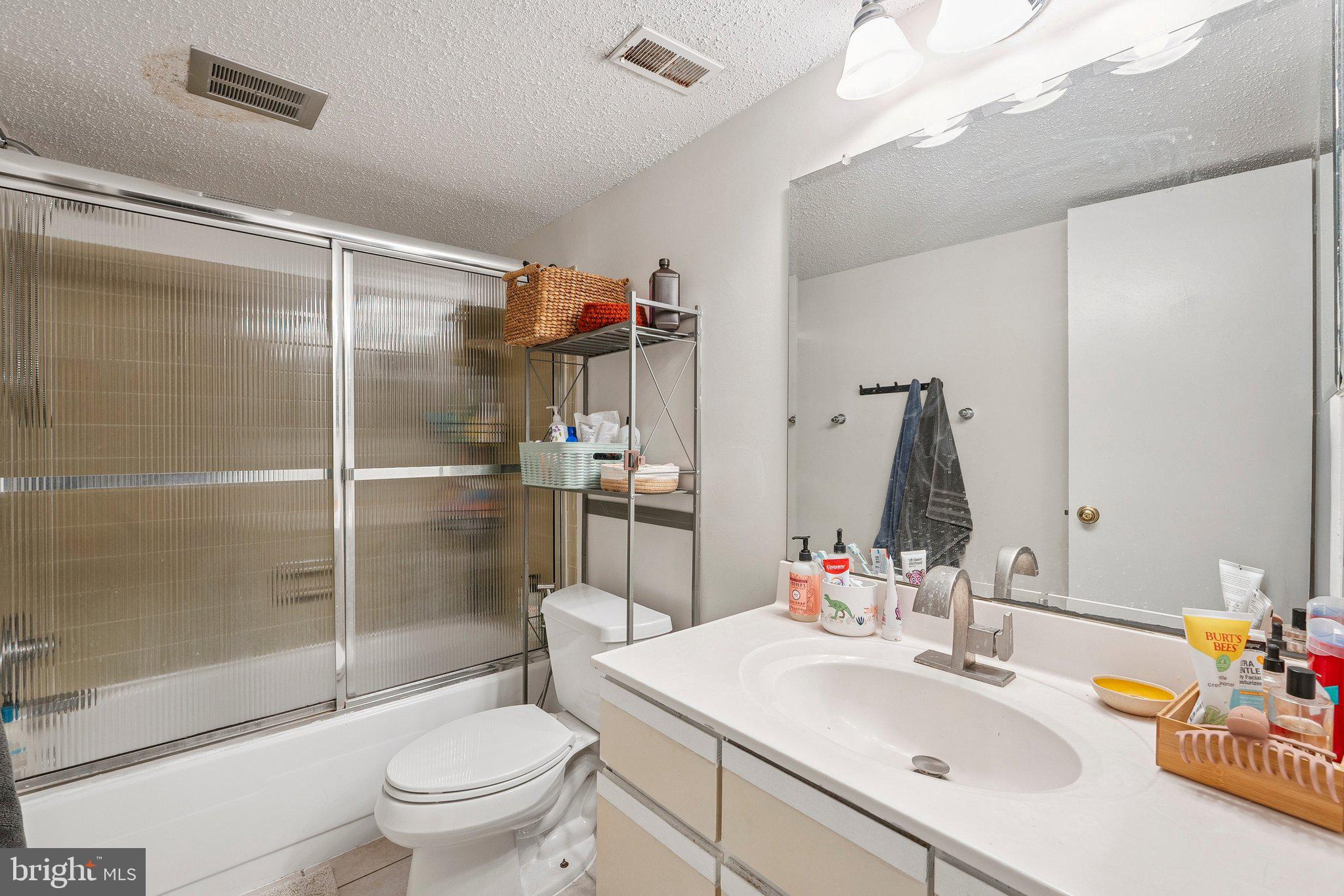 LAKEVIEW - Residential Lease