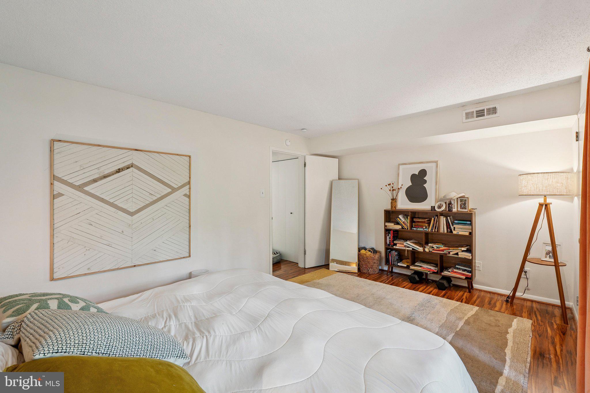 LAKEVIEW - Residential Lease