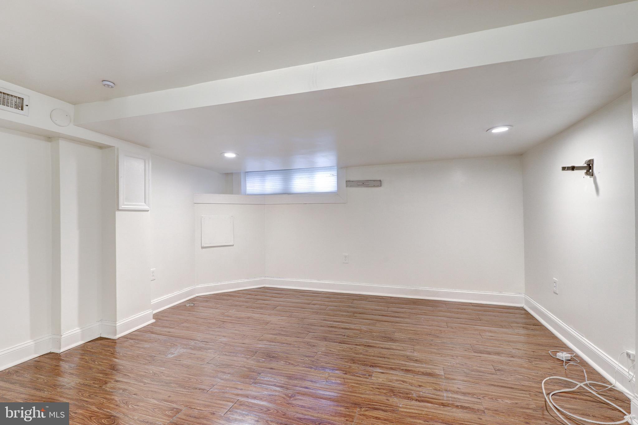 EVERGREEN LAWN - Residential