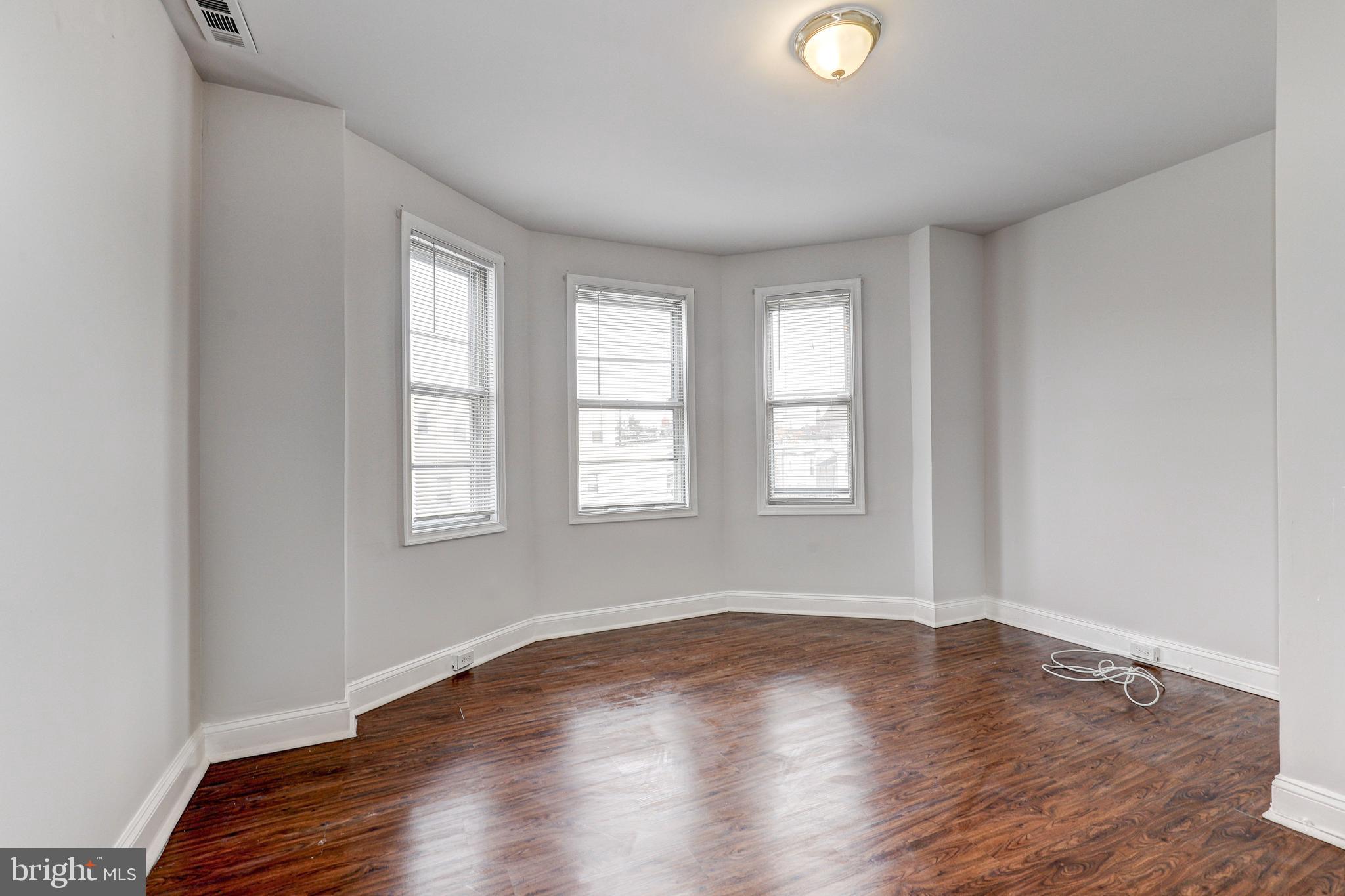 EVERGREEN LAWN - Residential