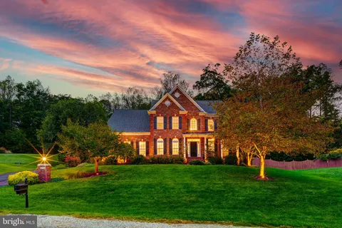 9348 Occoquan Overlook Drive, Lorton, VA MLS: VAFX2284716