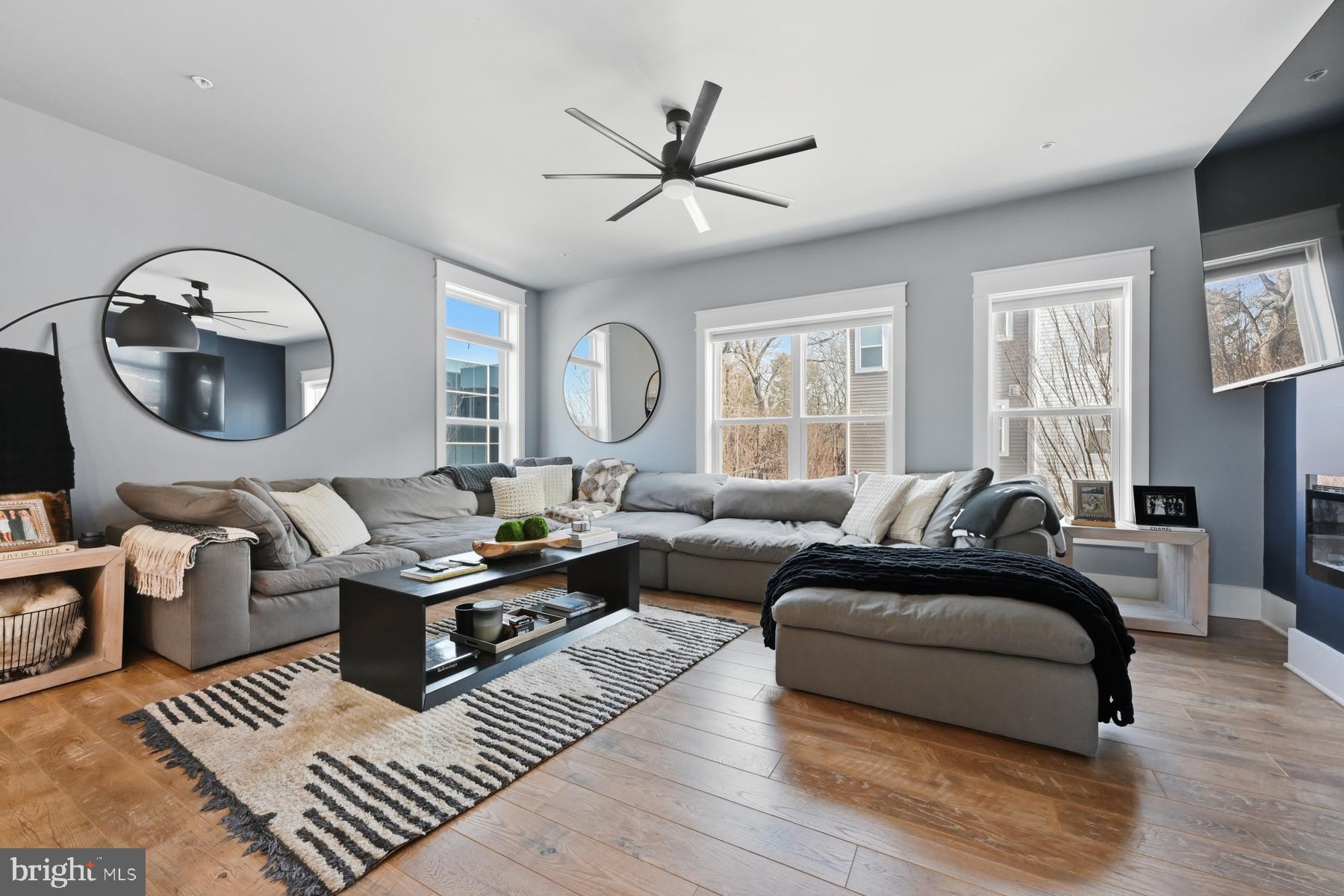 ADMIRALS SQUARE - Residential