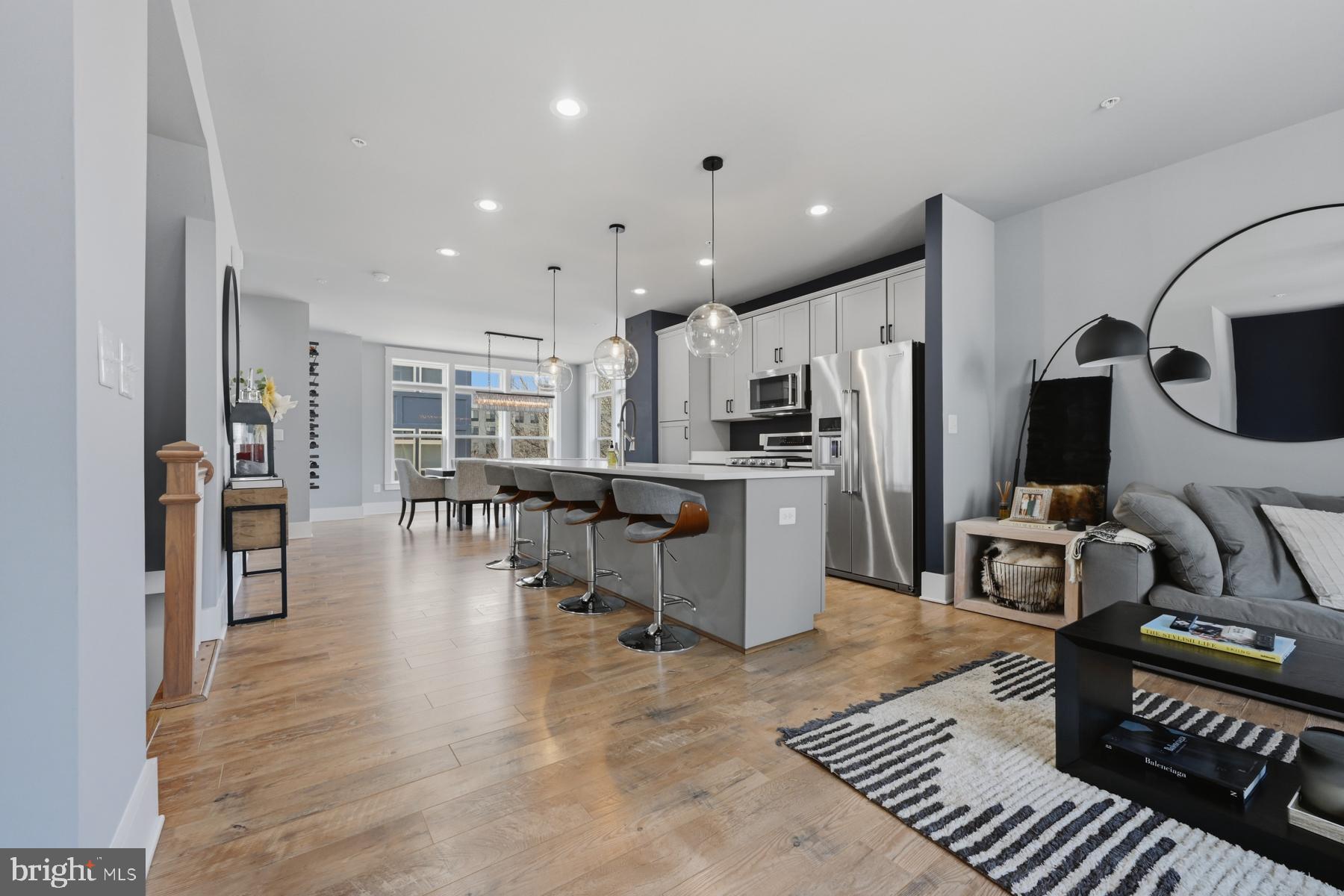 ADMIRALS SQUARE - Residential