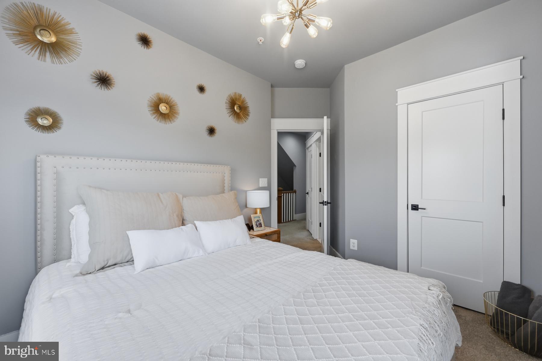 ADMIRALS SQUARE - Residential