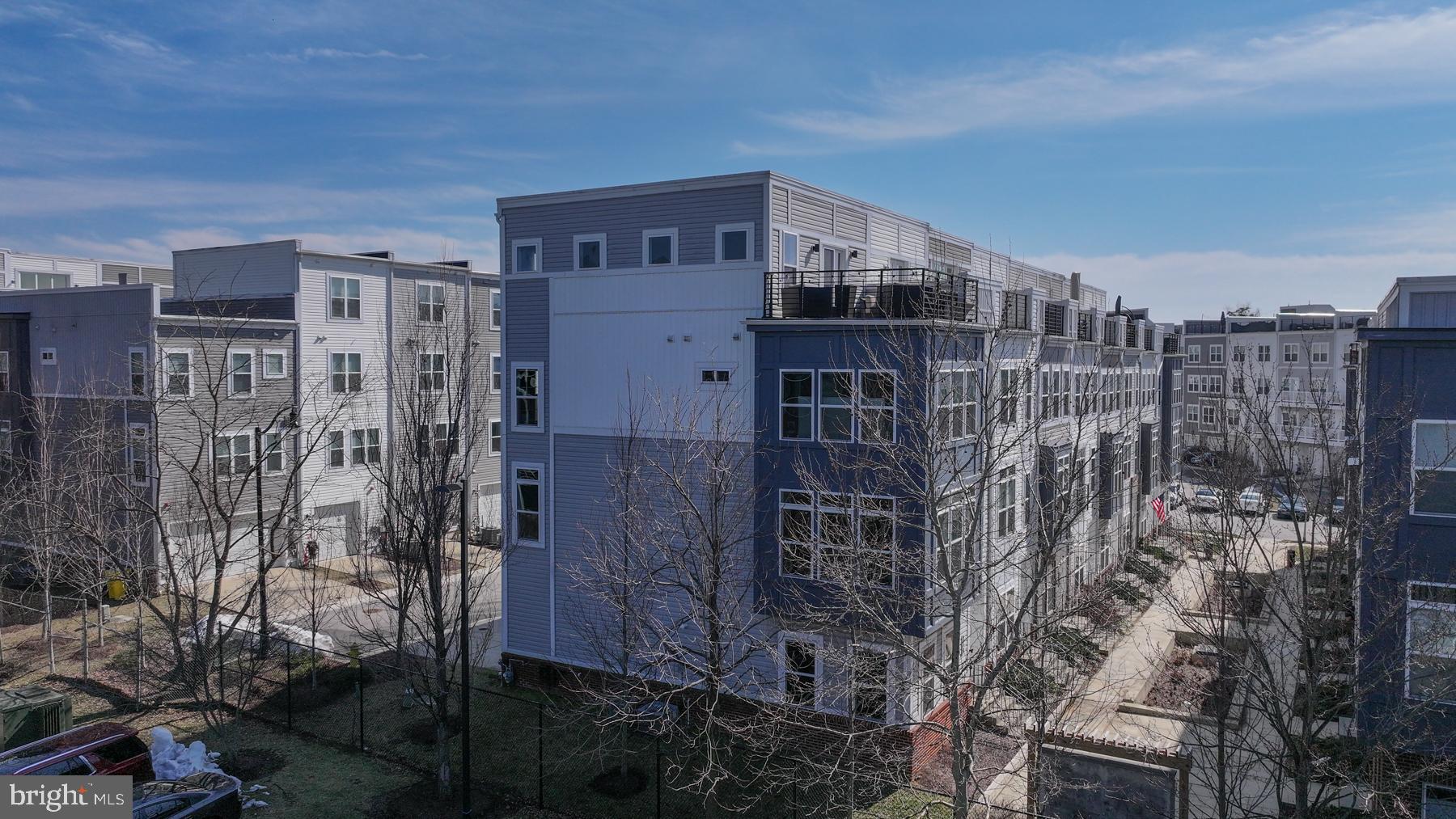 ADMIRALS SQUARE - Residential