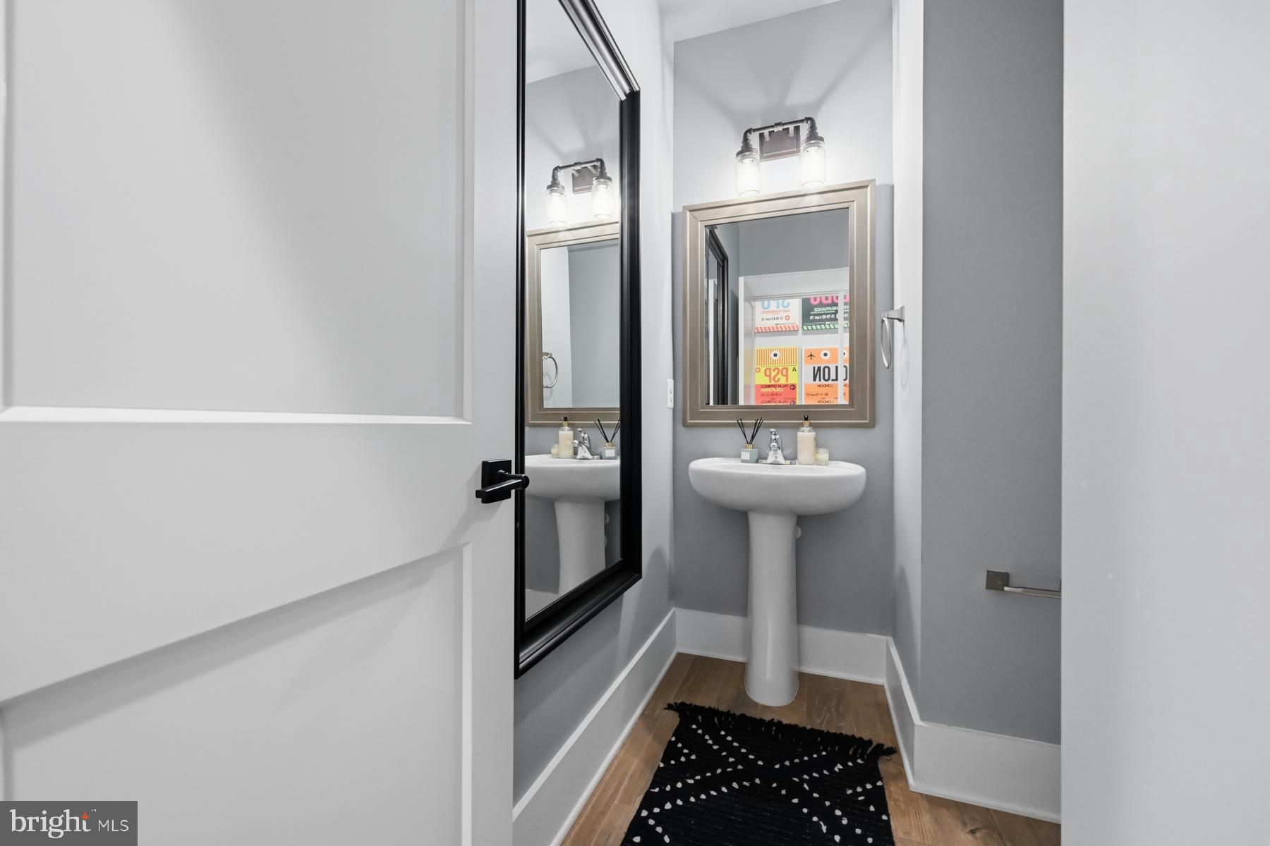 ADMIRALS SQUARE - Residential