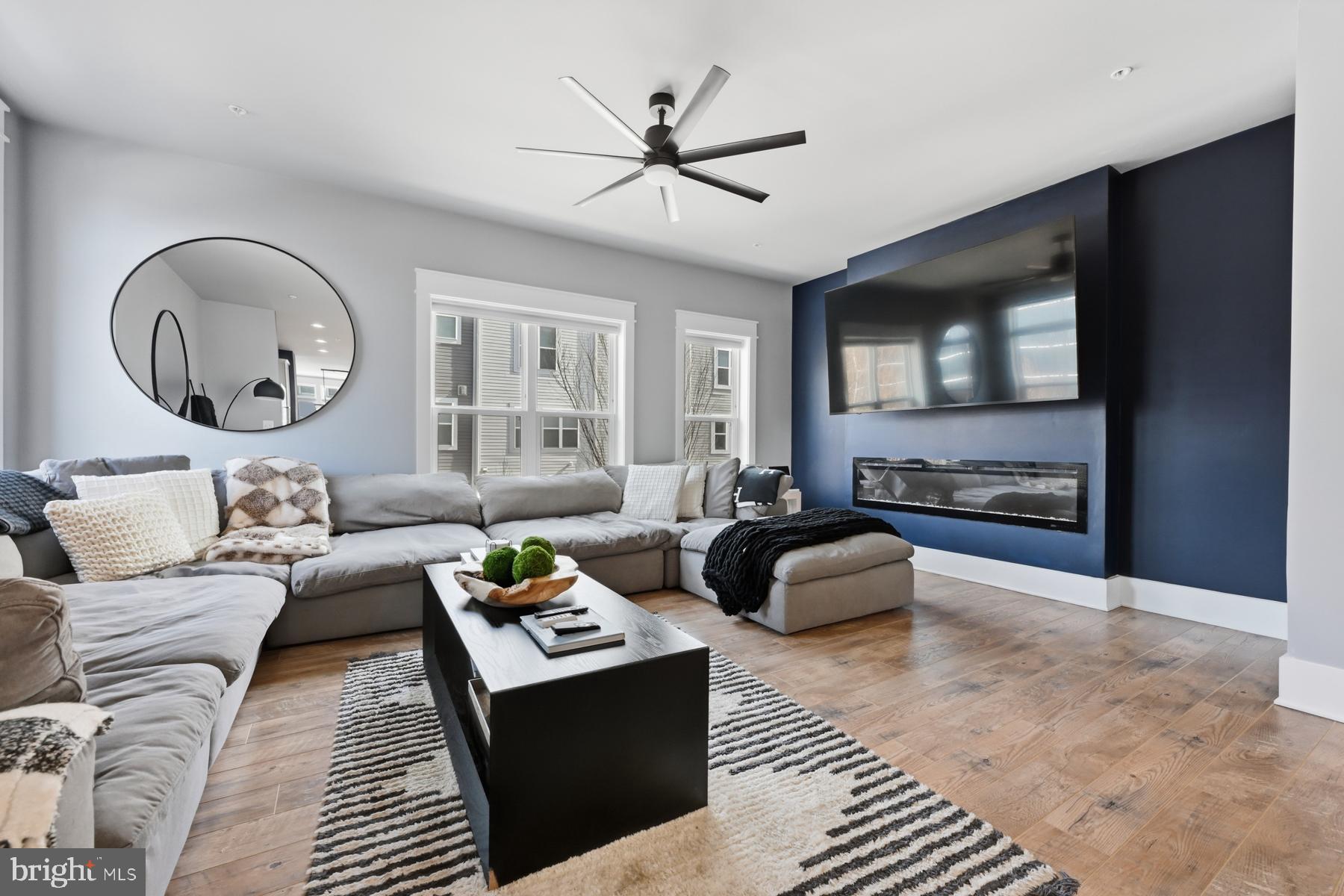 ADMIRALS SQUARE - Residential