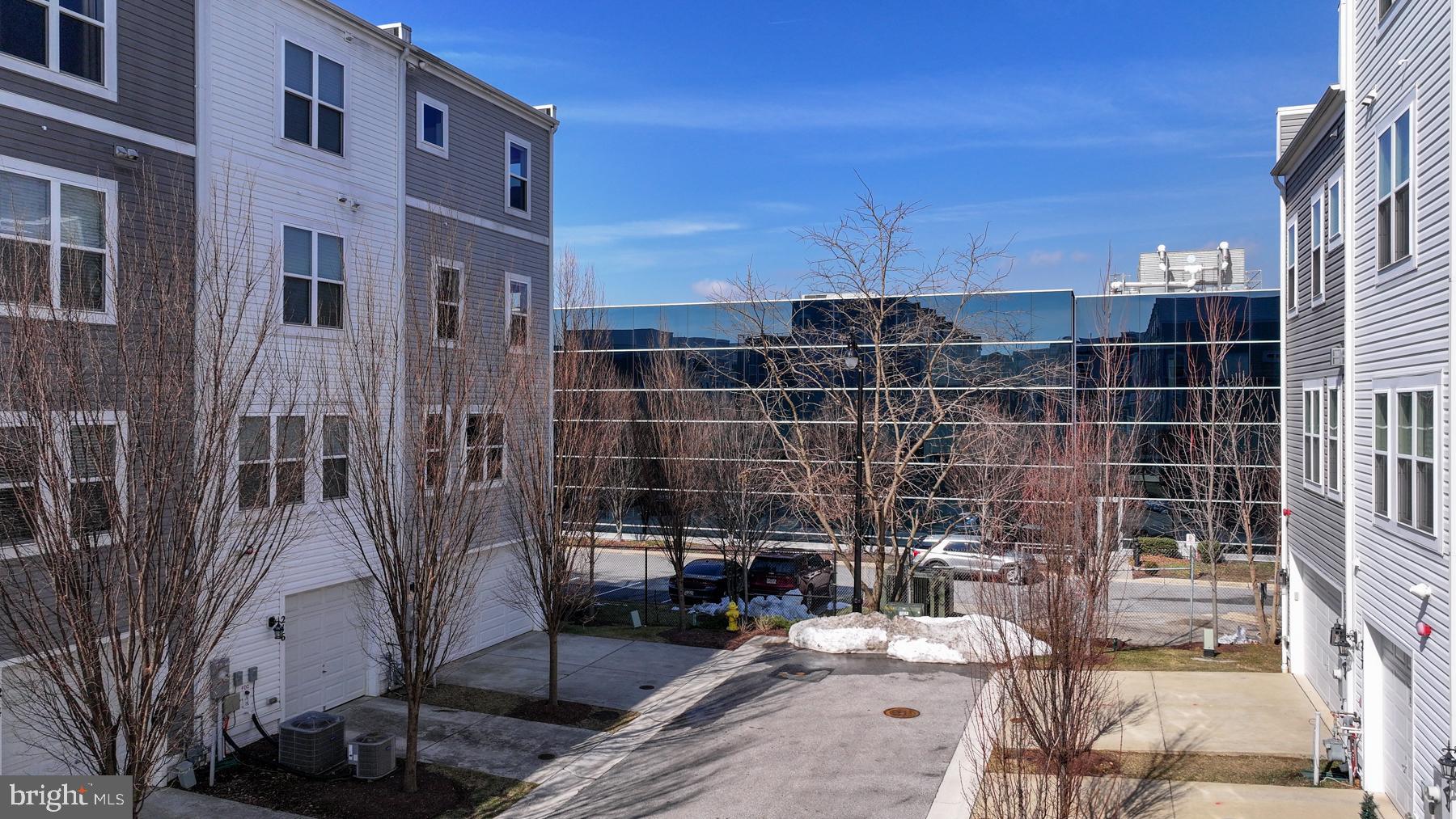 ADMIRALS SQUARE - Residential