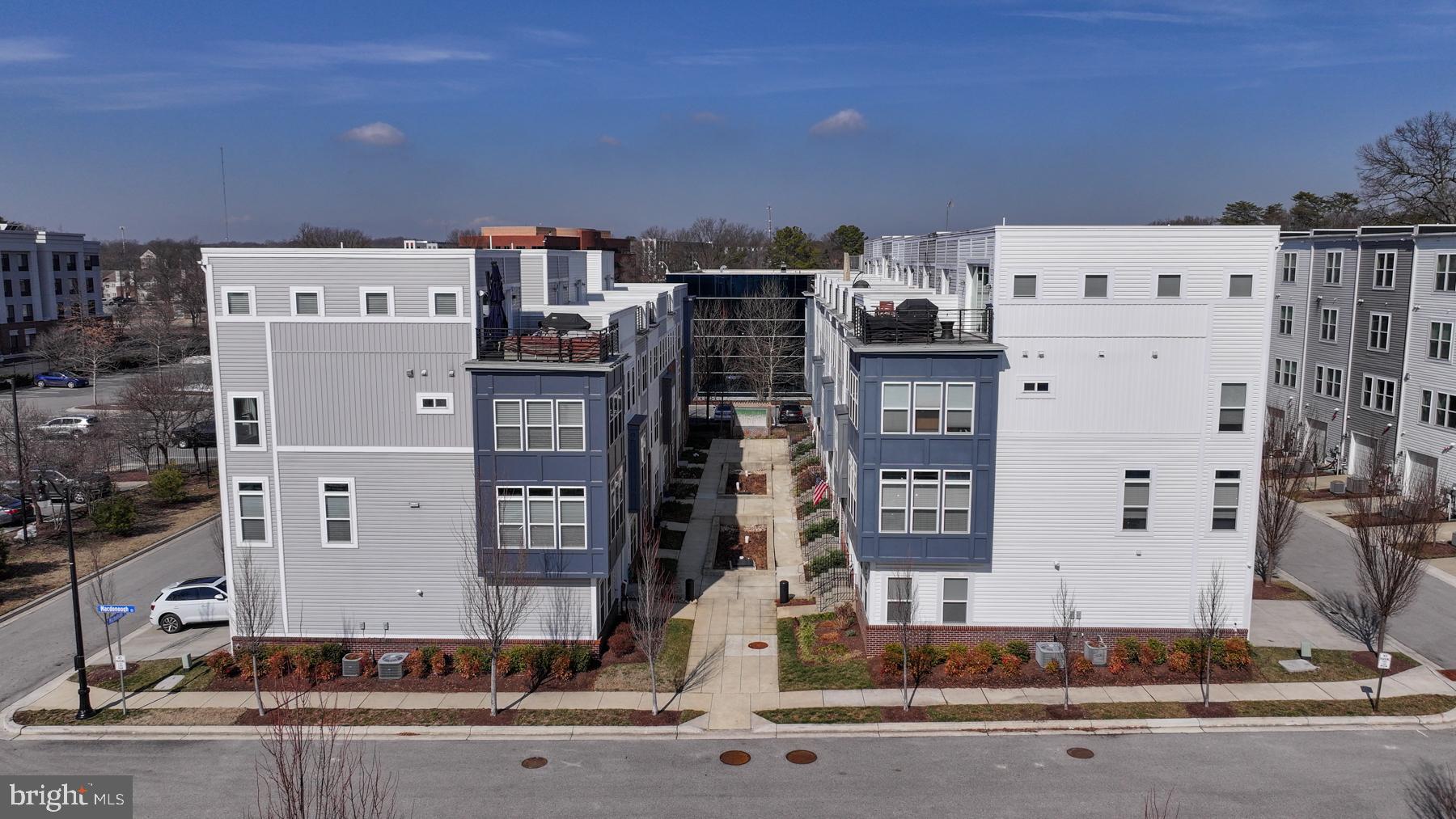 ADMIRALS SQUARE - Residential