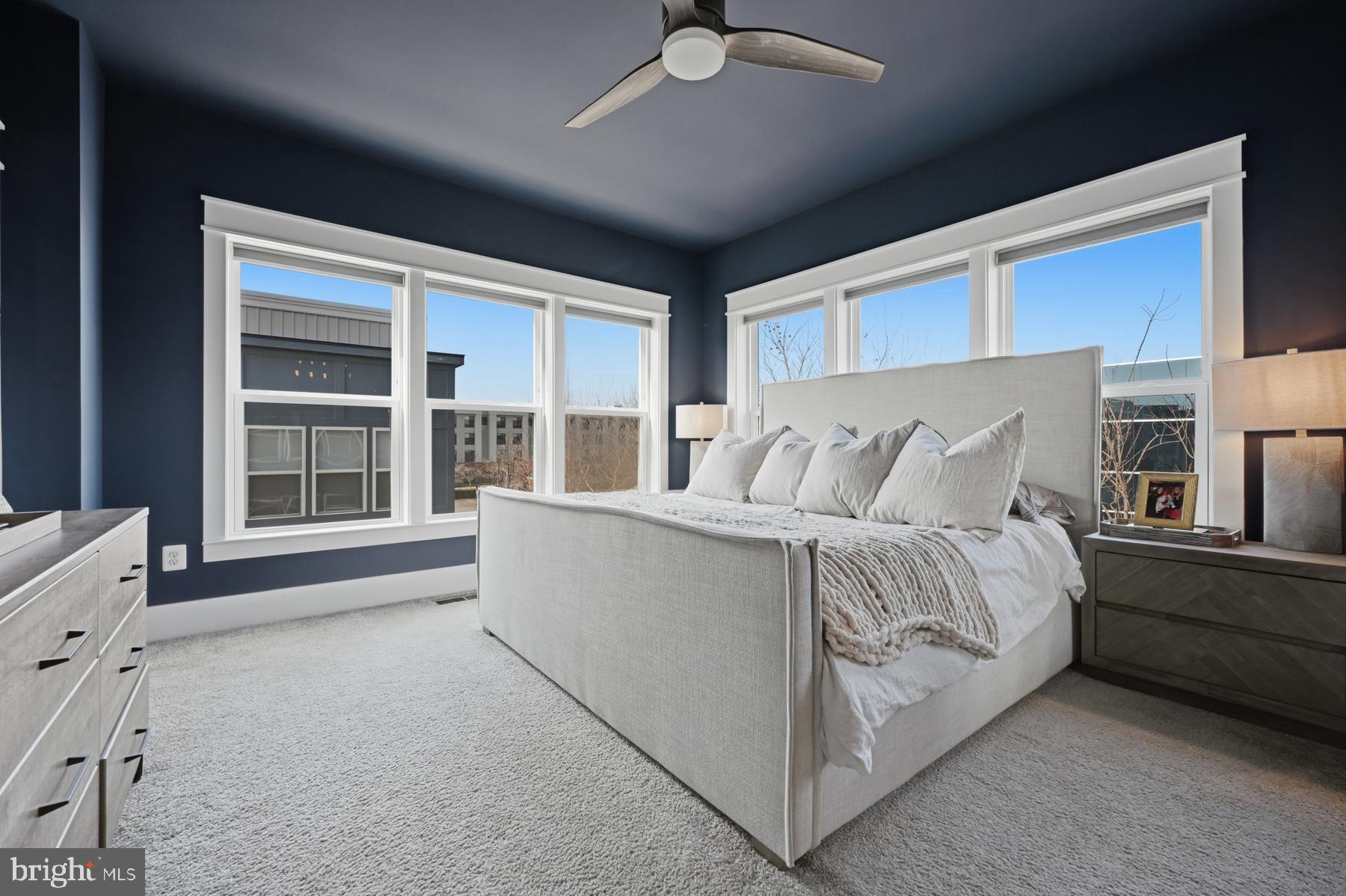 ADMIRALS SQUARE - Residential