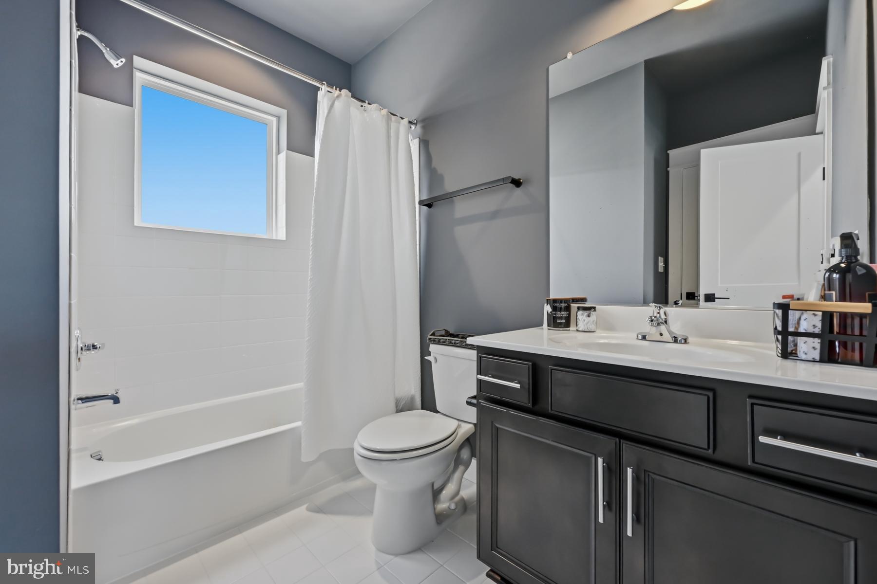 ADMIRALS SQUARE - Residential