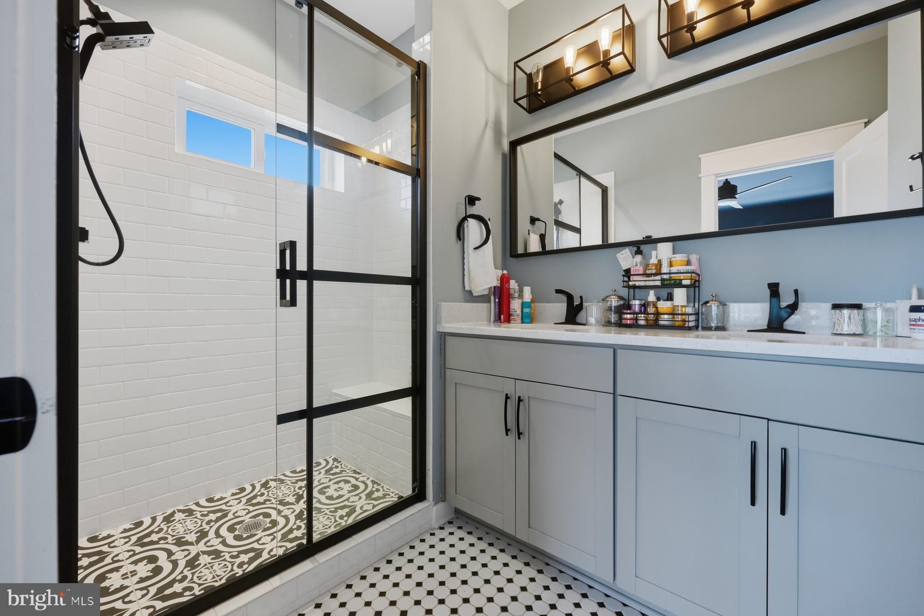 ADMIRALS SQUARE - Residential