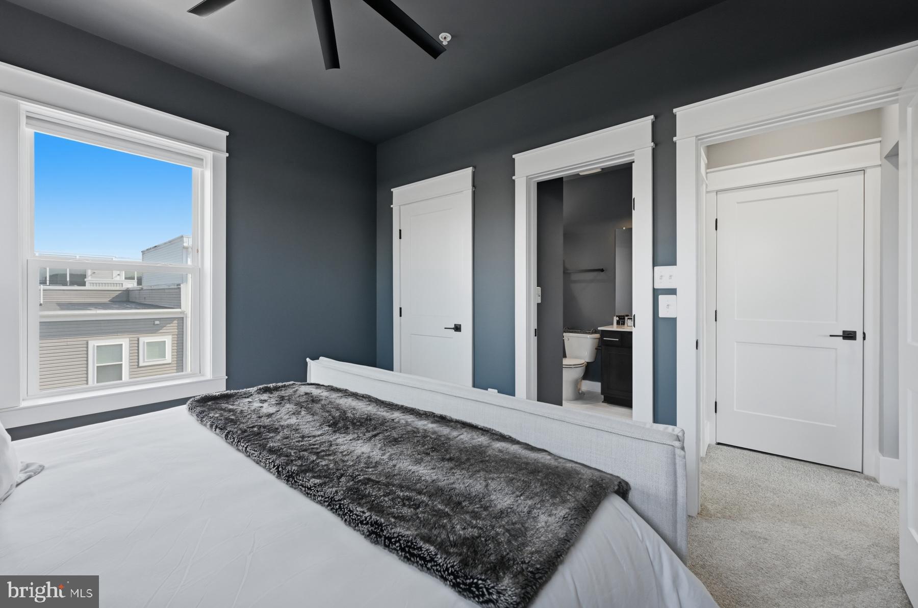 ADMIRALS SQUARE - Residential