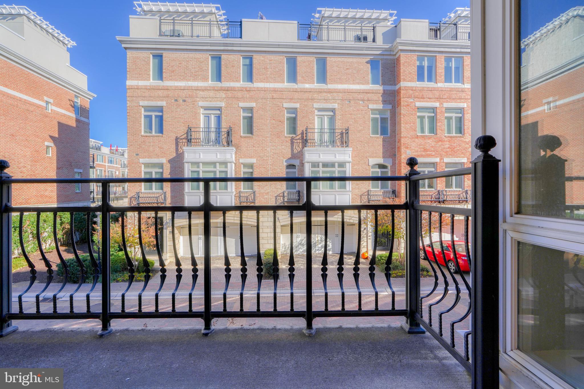 PIER HOMES AT HARBORVIEW - Residential