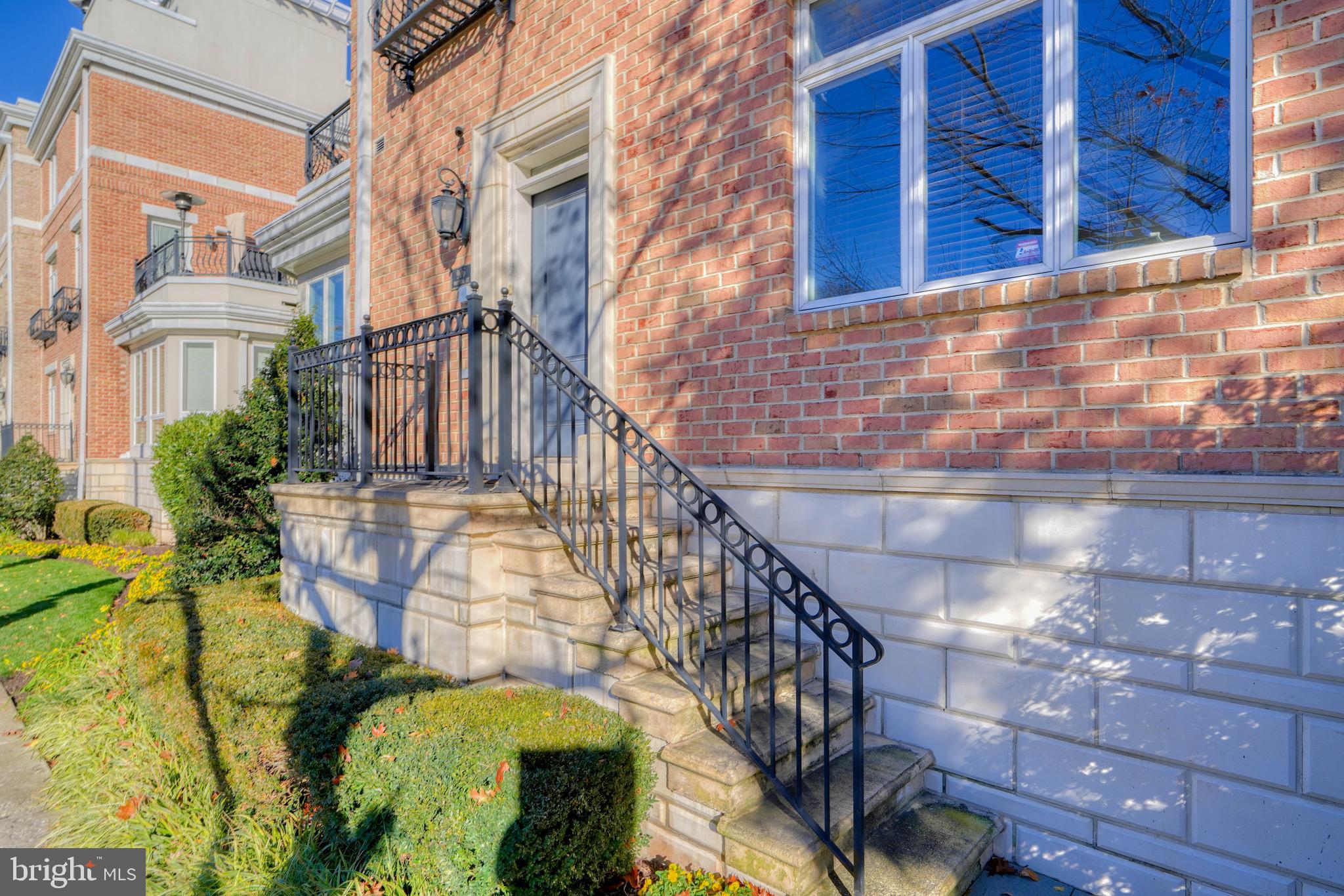 PIER HOMES AT HARBORVIEW - Residential