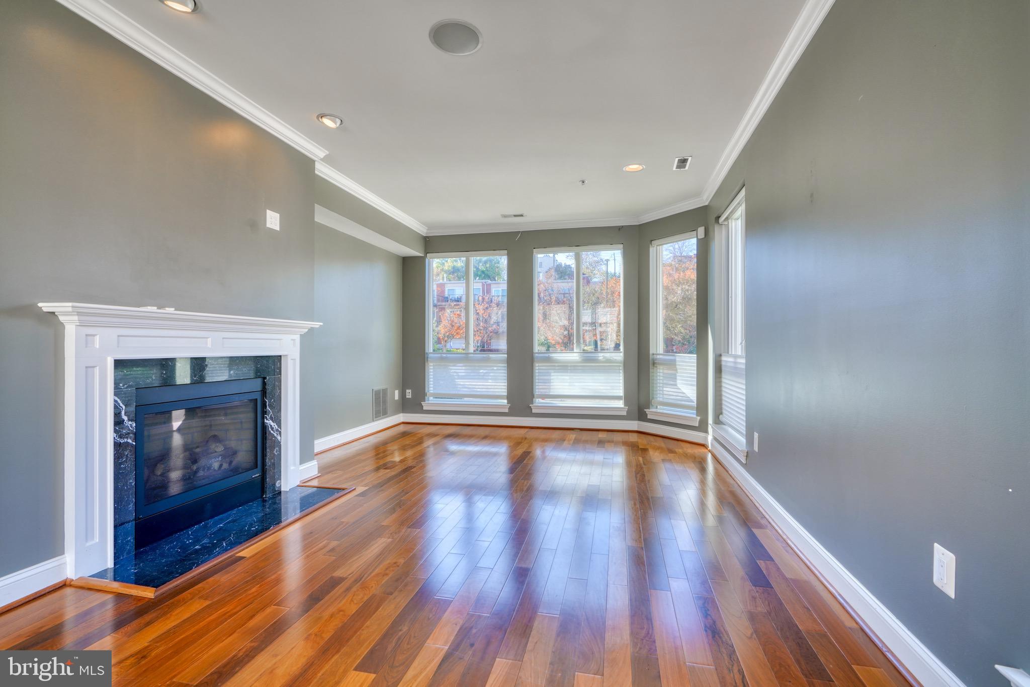 PIER HOMES AT HARBORVIEW - Residential