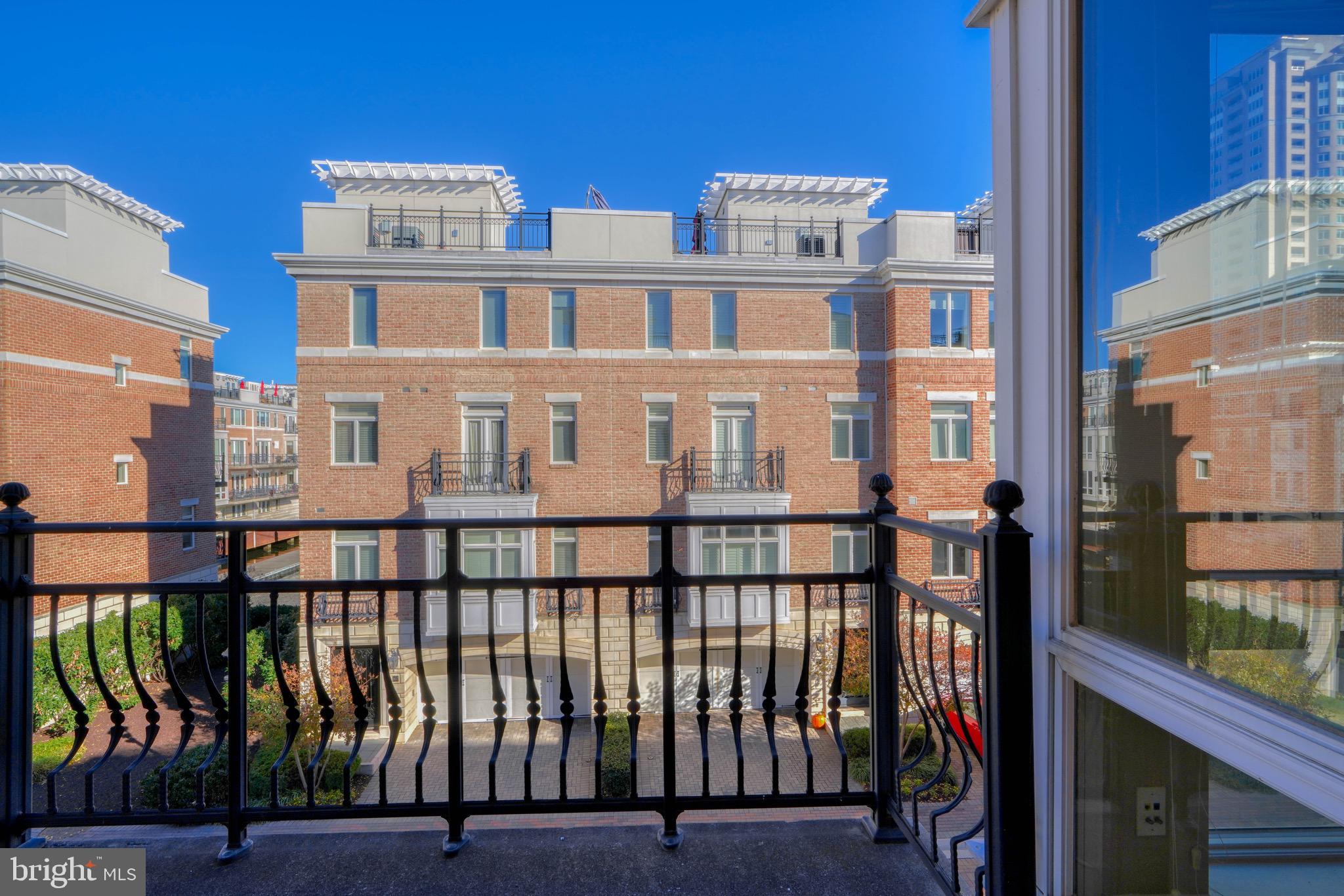 PIER HOMES AT HARBORVIEW - Residential